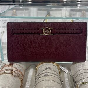 Michael Kors Reed Lg Bifold Pebbled Leather Snap Wallet Card Case 
Oxblood 
NWT